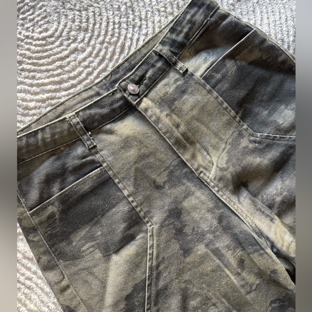 Missguided Olive Camo Print Paneled Wide Leg Jeans - Size: M (6) extra long - Picture 9 of 16